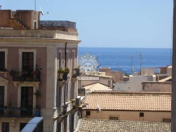Appartamento in affitto a Siracusa via Logoteta, arredato, terrazzo, centrale TrovaCasa
