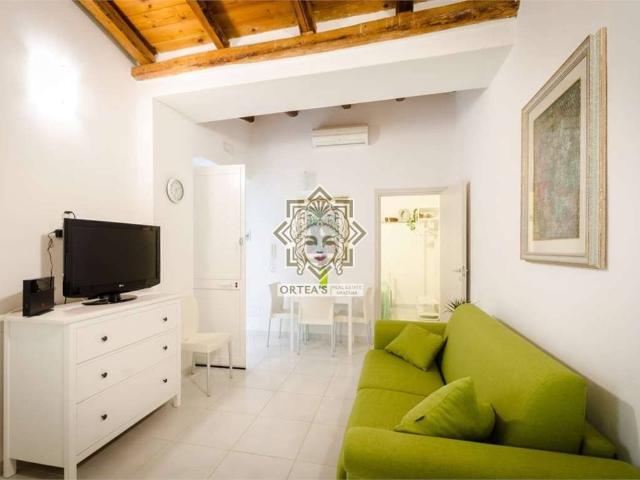 Appartamento in affitto a Siracusa via Mirabella, arredato, giardino privato, contesto signorile TrovaCasa