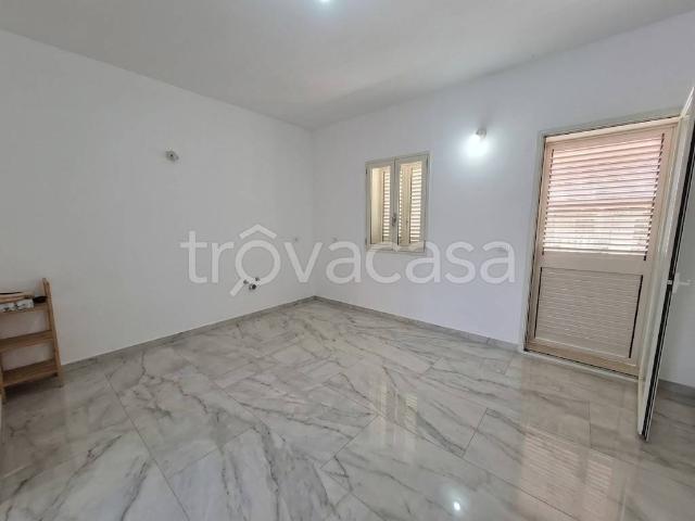 Appartamento in affitto a Siracusa via Monte Renna, 84, non arredato/vuoto, giardino privato, zona residenziale TrovaCasa