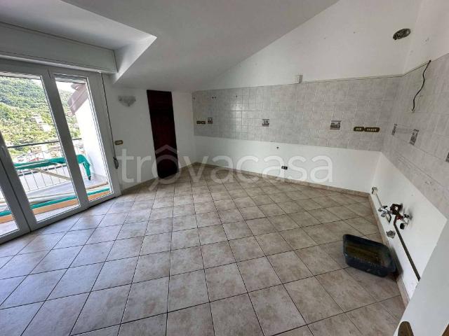 Appartamento in affitto a Sori via Teriasca, non arredato/vuoto, vista mare, ultimo piano TrovaCasa
