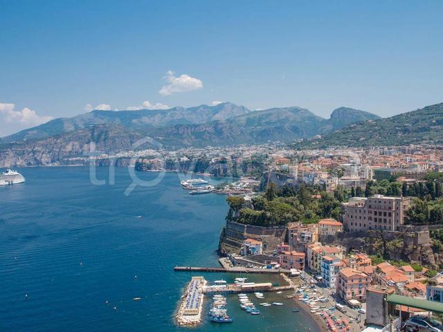 Appartamento in affitto a Sorrento via Priora, arredato, posto auto, collinare TrovaCasa