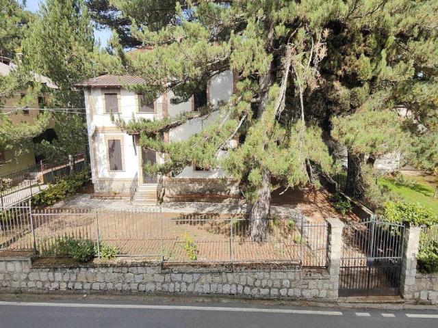 Appartamento in affitto a Spezzano della Sila via delle ville, arredato, caminetto, buono stato TrovaCasa