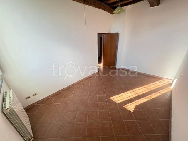 Appartamento in affitto a Turano Lodigiano via Giuseppe Garibaldi, non arredato/vuoto, riscaldamento autonomo, cucina abitabile TrovaCasa