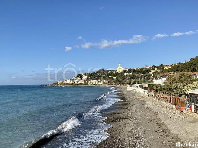 Appartamento in affitto a Taggia, arredato, riscaldamento autonomo, fronte mare TrovaCasa