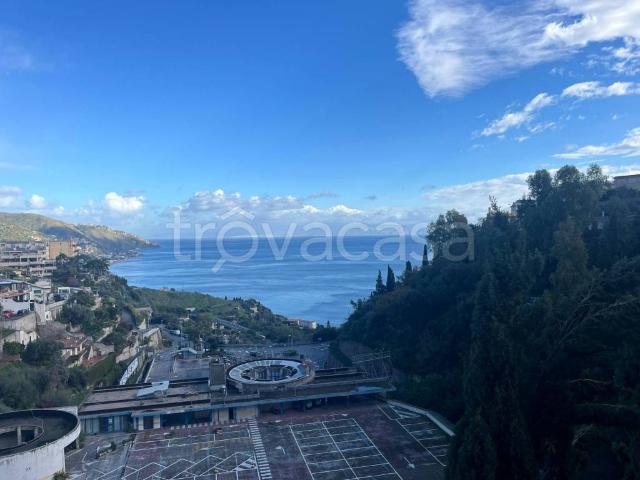 Appartamento in affitto a Taormina via Fontana Vecchia, 9, posto auto scoperto, lavanderia, balcone TrovaCasa