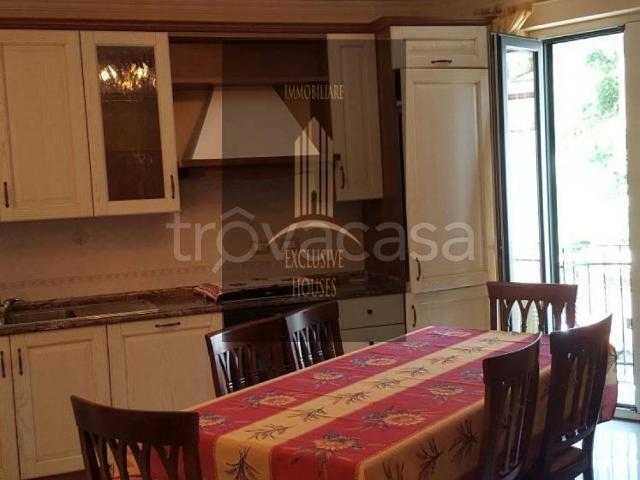 Appartamento in affitto a Taormina via Paternò di Biscari, arredato, riscaldamento autonomo, centrale TrovaCasa