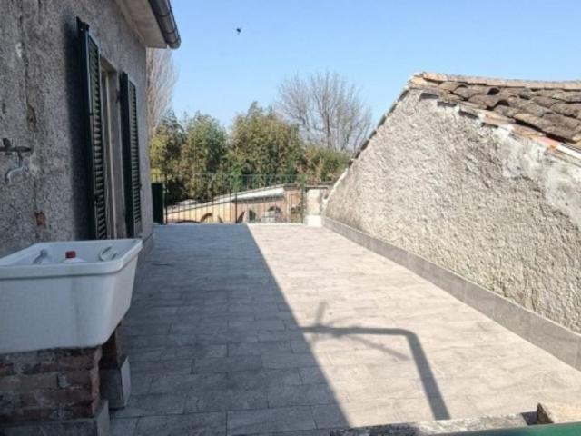 Appartamento in affitto a Terni strada di Maratta Bassa, non arredato/vuoto, posto auto, terrazzo TrovaCasa
