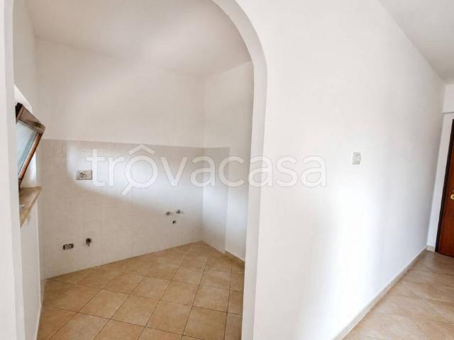 Appartamento in affitto a Tivoli via delle Gardenie, non arredato/vuoto, terrazzo, zona residenziale TrovaCasa