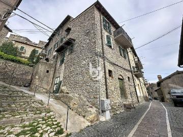 Appartamento in affitto a Tolfa RM