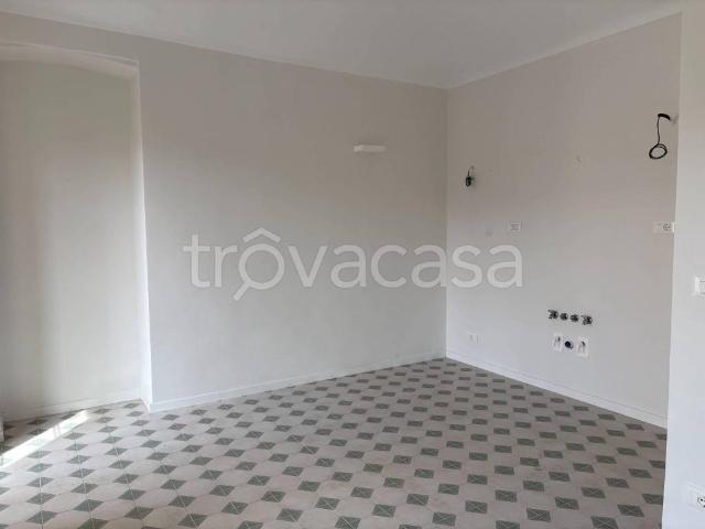 Appartamento in affitto a Torino via Claudio Luigi Berthollet, 18, vicinanze negozi, luminoso, balcone TrovaCasa