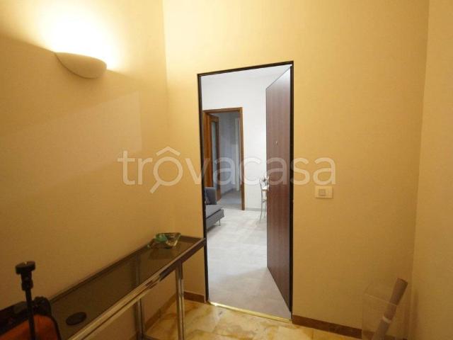 Appartamento in affitto a Torino via Gabriele Chiabrera, 40, parzialmente arredato, vicinanze negozi, balcone TrovaCasa