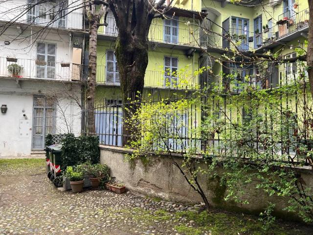 Appartamento in affitto a Torino via Matteo Pescatore, 11, arredato, centrale, lavanderia TrovaCasa