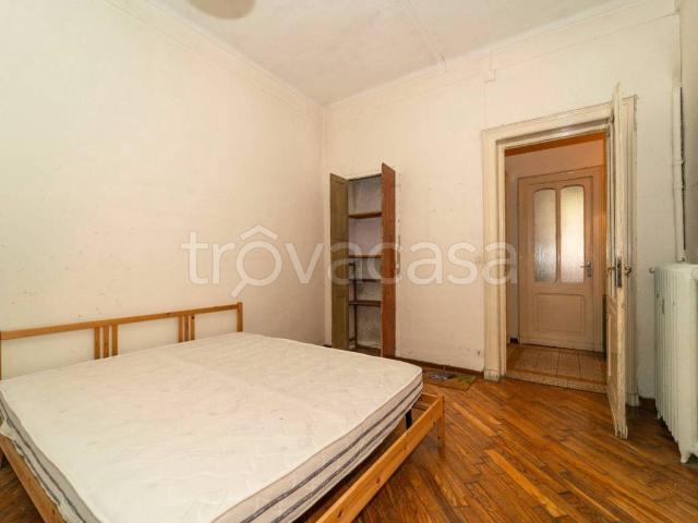 Appartamento in affitto a Torino corso Galileo Ferraris, 129, arredato, vicinanze negozi, balcone TrovaCasa