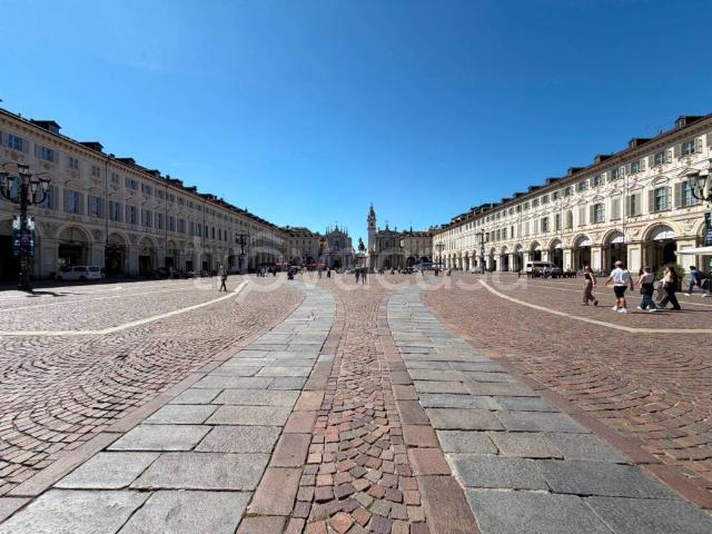 Appartamento in affitto a Torino piazza Comitato Liberazione Nazionale, 243, non arredato/vuoto, contesto signorile, balcone TrovaCasa