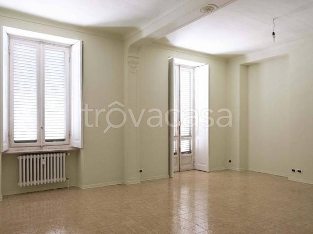 Appartamento in affitto a Torino piazza Edmondo De Amicis, 80, non arredato/vuoto, ascensore, libero subito TrovaCasa
