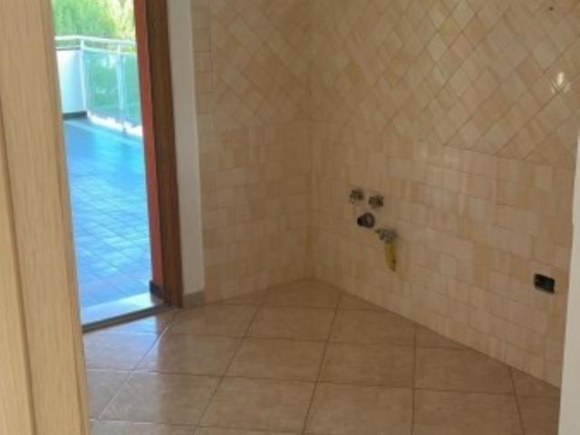 Appartamento in affitto a Trentola Ducenta, terrazzo, lavanderia, studio TrovaCasa
