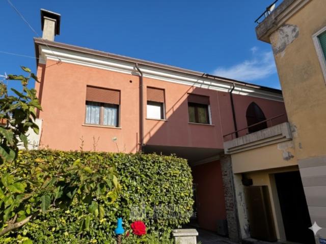 Appartamento in affitto a Trecenta via Gustavo Resemini 89, arredato, terrazzo, riscaldamento autonomo TrovaCasa