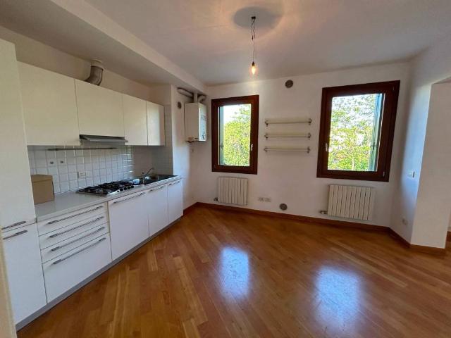 Appartamento in affitto a Treviso piazza Angelo Giustinian Recanati, terrazzo, parzialmente arredato, aria condizionata TrovaCasa