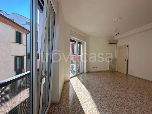 Appartamento in affitto a Treviso via Avogari, arredato, terrazzo, ascensore TrovaCasa