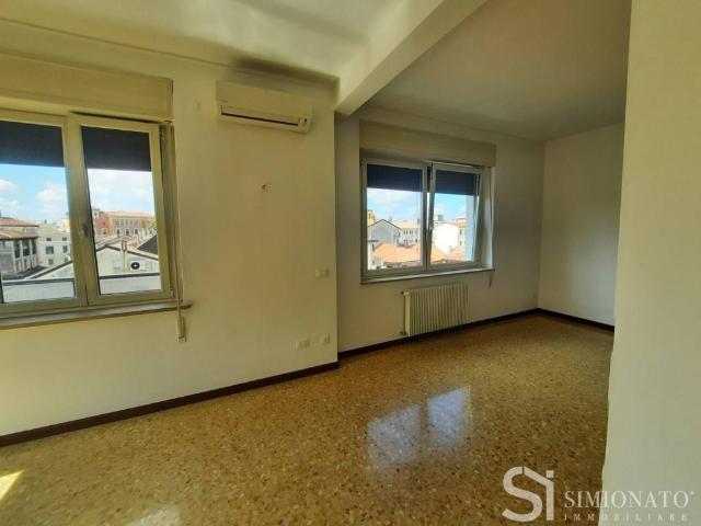 Appartamento in affitto a Treviso via Avogari, terrazzo, ascensore, centrale TrovaCasa