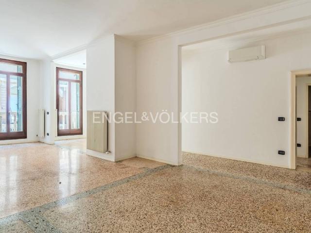 Appartamento in affitto a Treviso via Calmaggiore, non arredato/vuoto, terrazzo, riscaldamento autonomo TrovaCasa