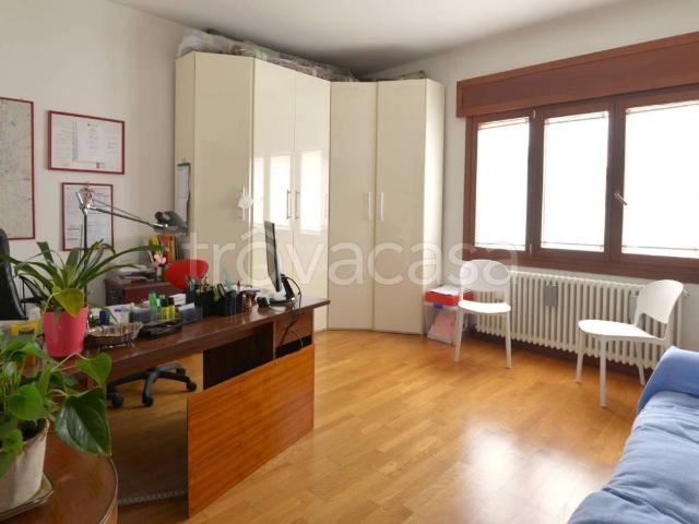 Appartamento in affitto a Treviso via Enrico Dandolo, giardino privato, posto auto, terrazzo TrovaCasa