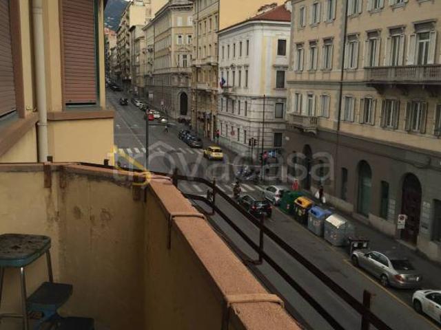 Appartamento in affitto a Trieste via Coroneo, 16, Borgo Teresiano