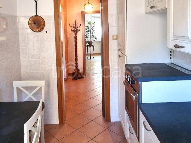 Appartamento in affitto a Trieste via delle Sette Fontane, 55, arredato, zona servita, balcone TrovaCasa