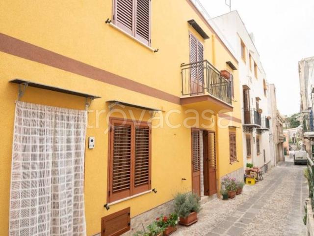 Appartamento in affitto a Ustica via San Bartolomeo, arredato, terrazzo, balcone TrovaCasa