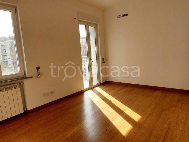 Appartamento in affitto a Valenza viale Tancredi Galimberti, non arredato/vuoto, riscaldamento autonomo, ascensore TrovaCasa