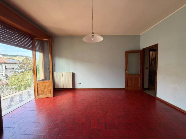 Appartamento in affitto a Varano de' Melegari PR