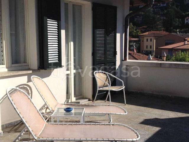 Appartamento in affitto a Varenna via Roma, arredato, terrazzo, balcone TrovaCasa