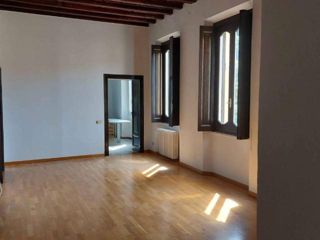Appartamento in affitto a Varese VA