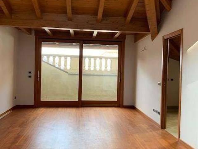 Appartamento in affitto a Varese VA