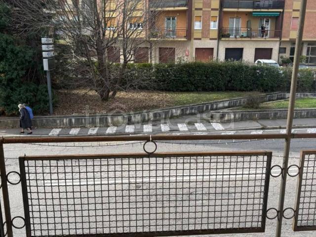 Appartamento in affitto a Varese viale Padre Gian Battista Aguggiari, parzialmente arredato, libero subito, balcone TrovaCasa