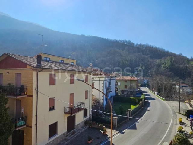 Appartamento in affitto a Varsi piazza Monumento, non arredato/vuoto, riscaldamento autonomo, buono stato TrovaCasa
