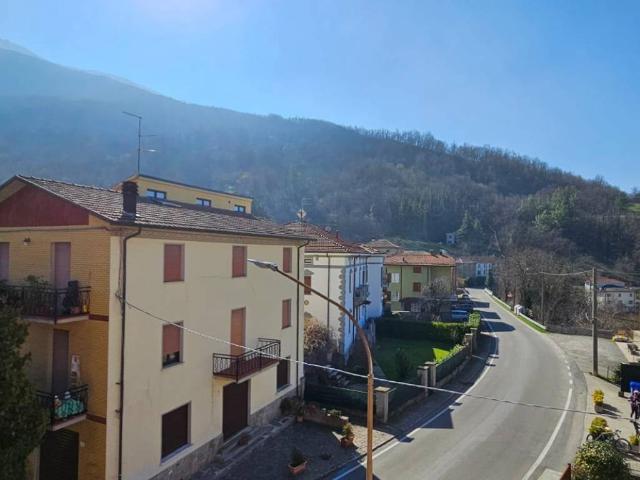 Appartamento in affitto a Varsi PR