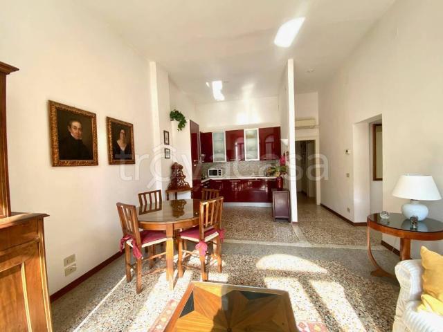 Appartamento in affitto a Venezia, arredato, terrazzo, riscaldamento autonomo TrovaCasa