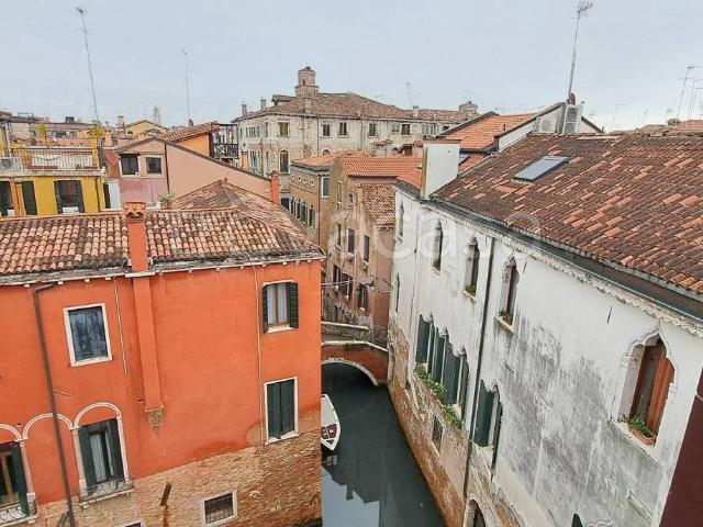 Appartamento in affitto a Venezia san Polo, non arredato/vuoto, immobile di prestigio, vista sui tetti TrovaCasa