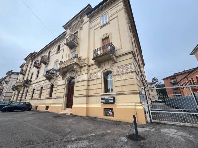 Appartamento in affitto a Verona via Colonnello Giovanni Fincato, 9, posto auto, riscaldamento autonomo, immobile di prestigio TrovaCasa
