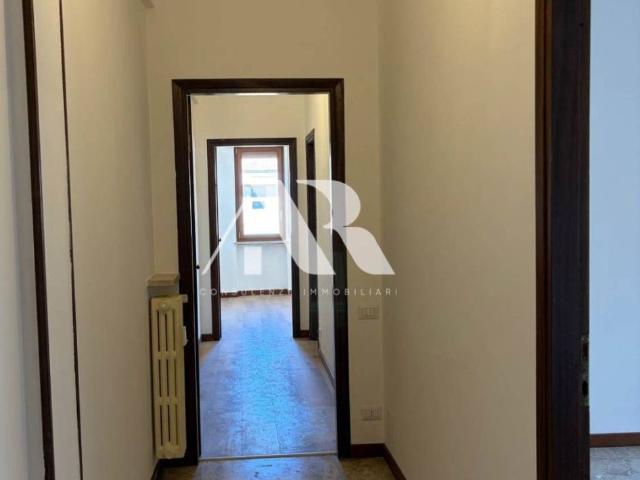 Appartamento in affitto a Verona via Guglielmo Marconi, 64, box, parzialmente arredato, ascensore TrovaCasa