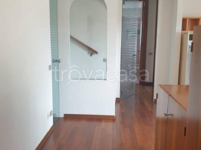 Appartamento in affitto a Verona via dei Santi, arredato, box, centrale TrovaCasa