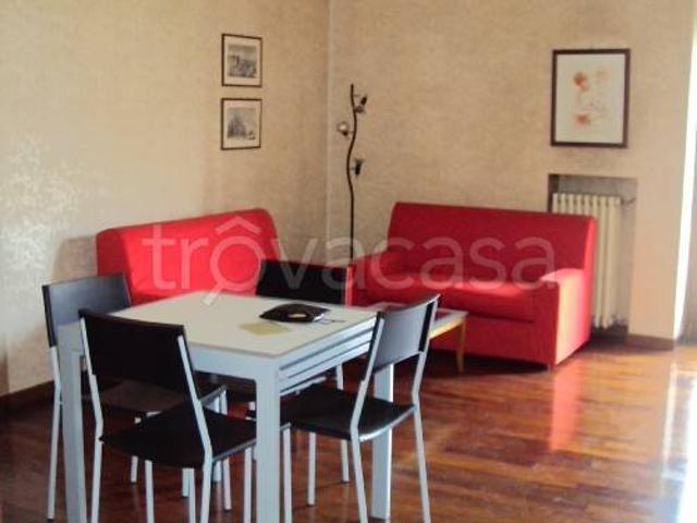 Appartamento in affitto a Verona via della Valverde, arredato, lavanderia, balcone TrovaCasa