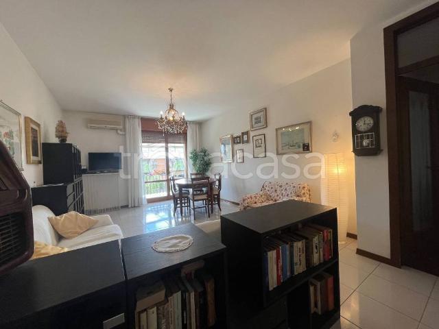 Appartamento in affitto a Verona via Italo Montemezzi, 10, arredato, box, centrale TrovaCasa