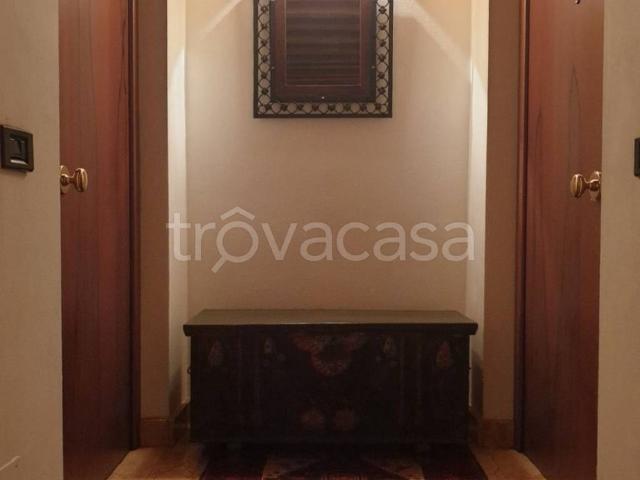 Appartamento in affitto a Verona via Leoncino, arredato, riscaldamento autonomo, immobile di prestigio TrovaCasa