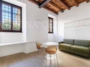 Appartamento in affitto a Verona via Scrimiari, parzialmente arredato, travi a vista, centrale TrovaCasa