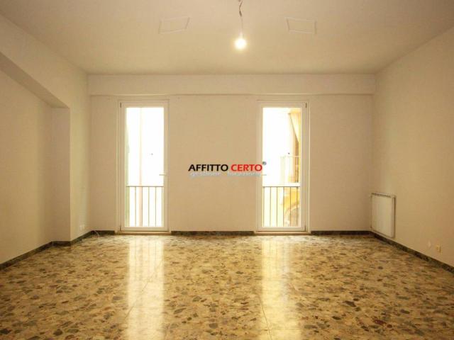 Appartamento in affitto a Verona via Quattro Spade, non arredato/vuoto, ascensore, centrale TrovaCasa