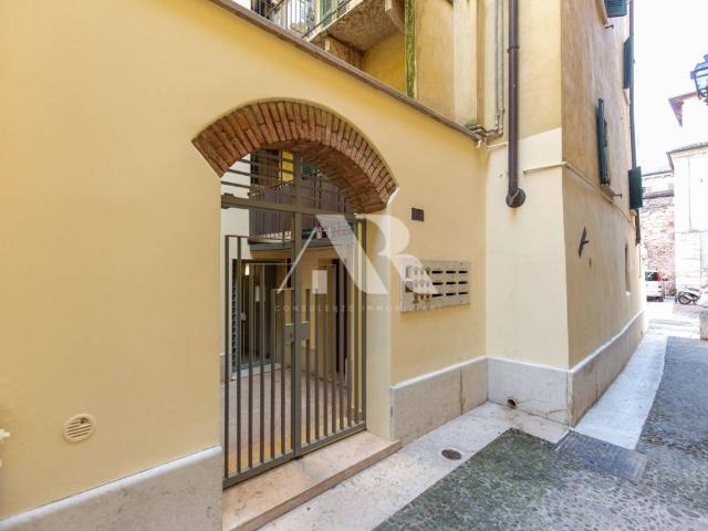 Appartamento in affitto a Verona vicolo Castelrotto, 2, arredato, travi a vista, ascensore TrovaCasa