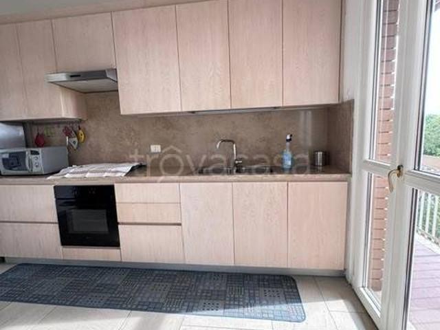 Appartamento in affitto a Verona via Franco Faccio, arredato, box, terrazzo TrovaCasa