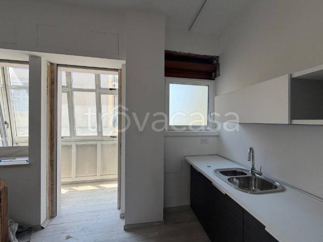 Appartamento in affitto a Verona corso Porta Nuova, 20, doppia esposizione, centrale, vista aperta TrovaCasa